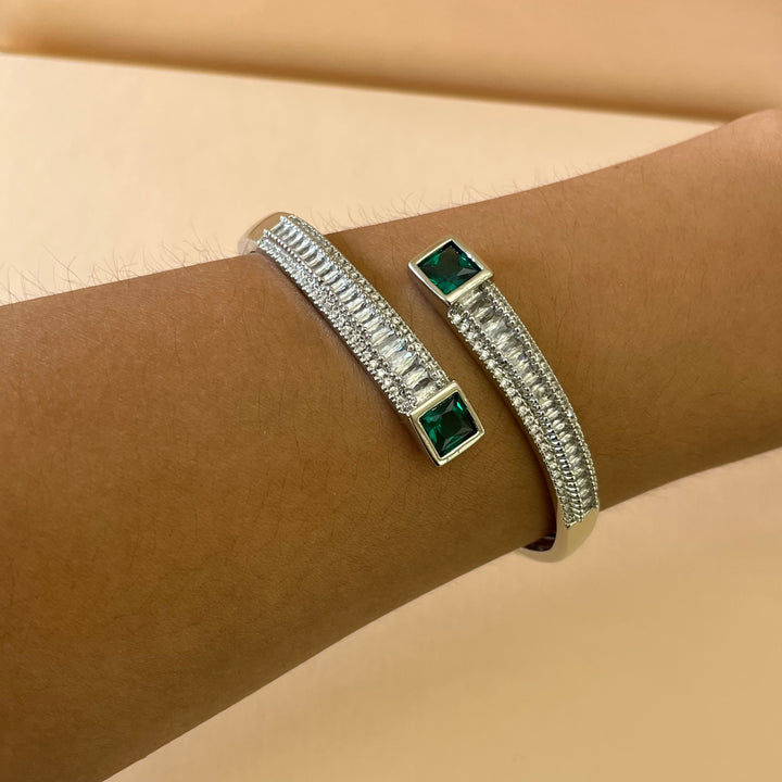 Elegant bangle