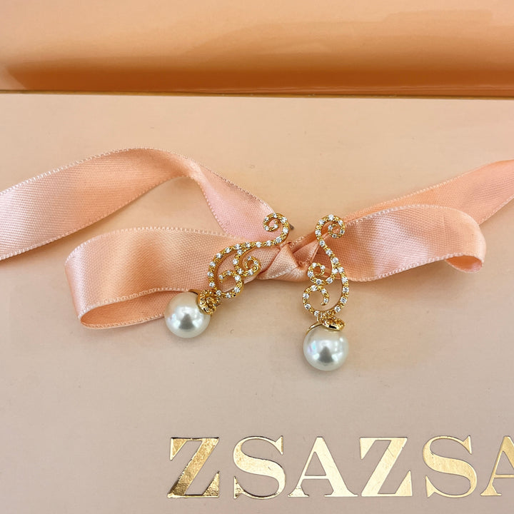 Zircone and white pearls gold plated earrings