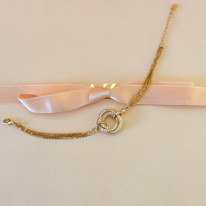 Zircone twisted round in the middle gold plated bracelet