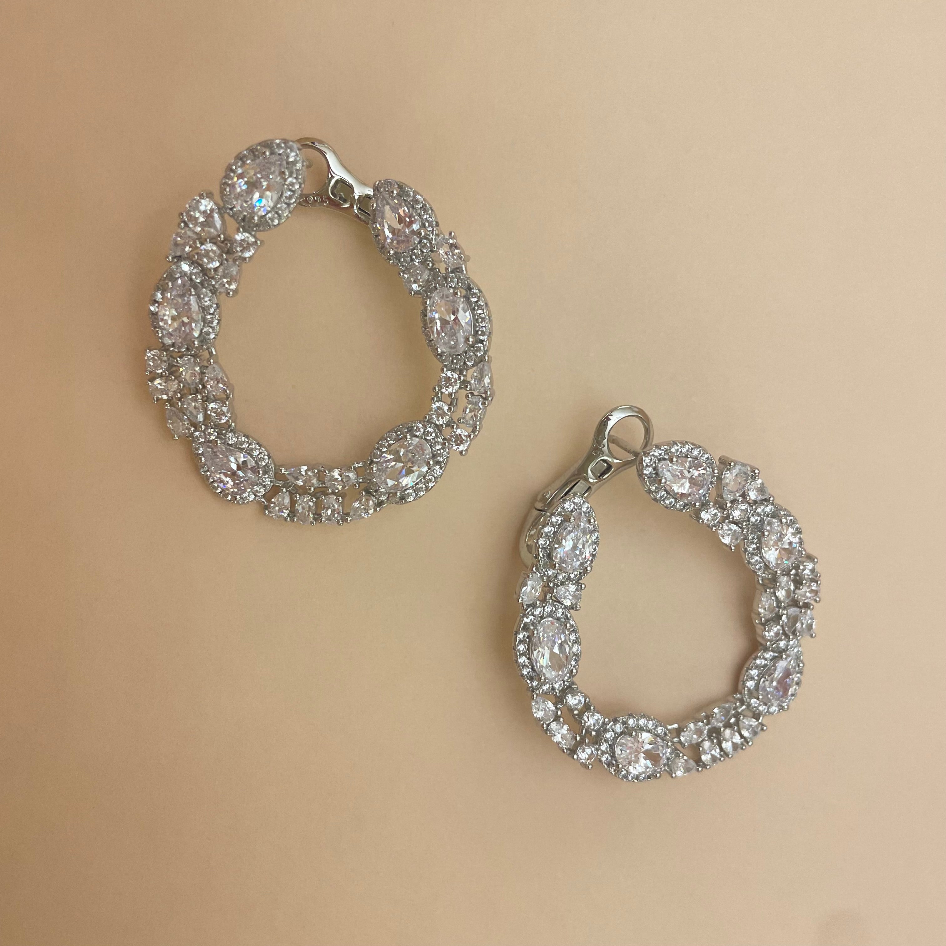 Elegant stud earrings