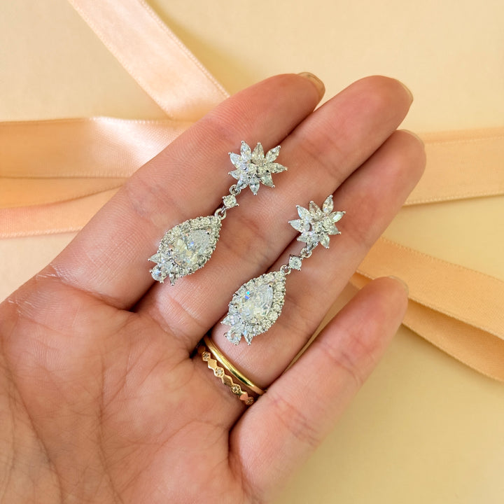 Flower and teardrop zircone silver earrings