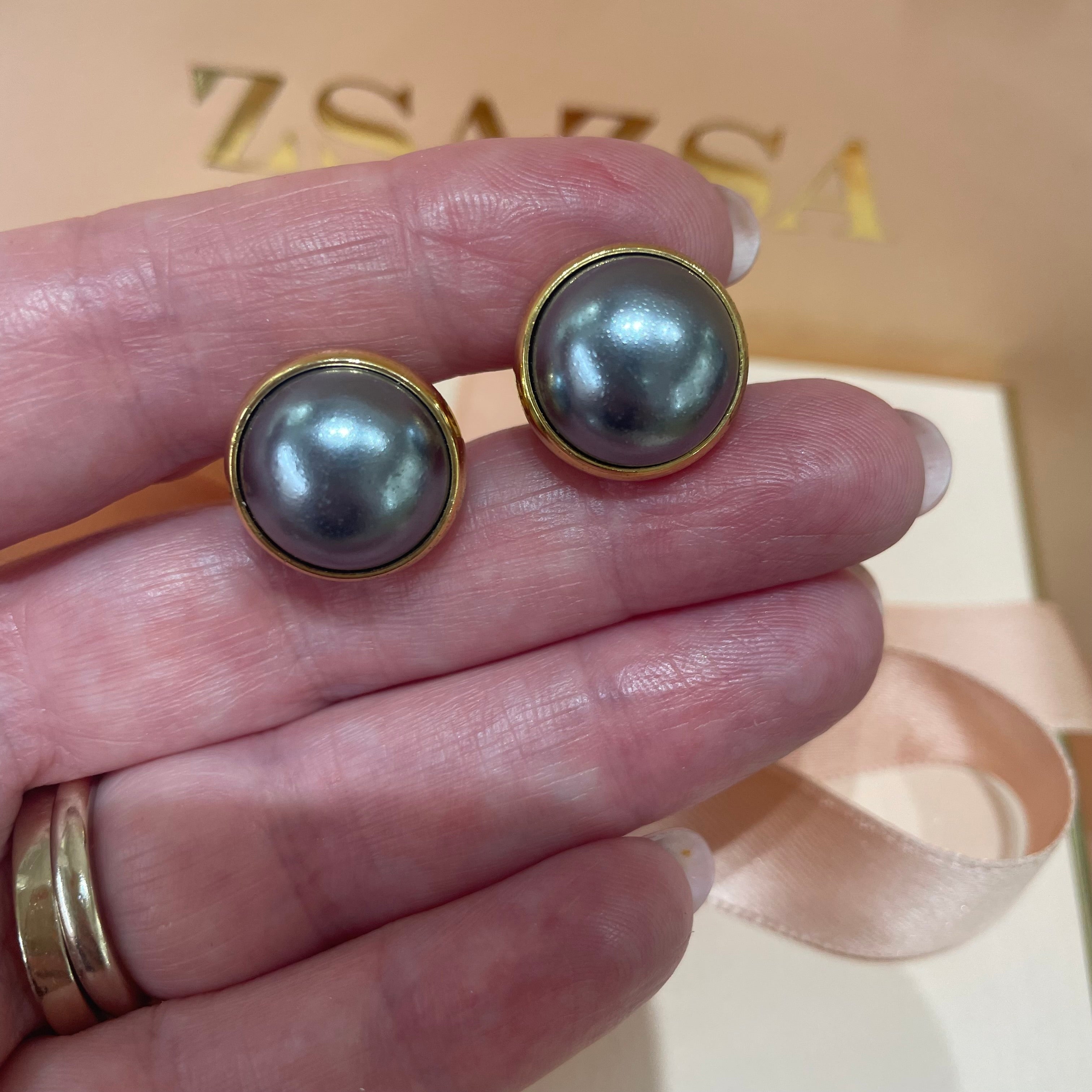 Grey pearl studs