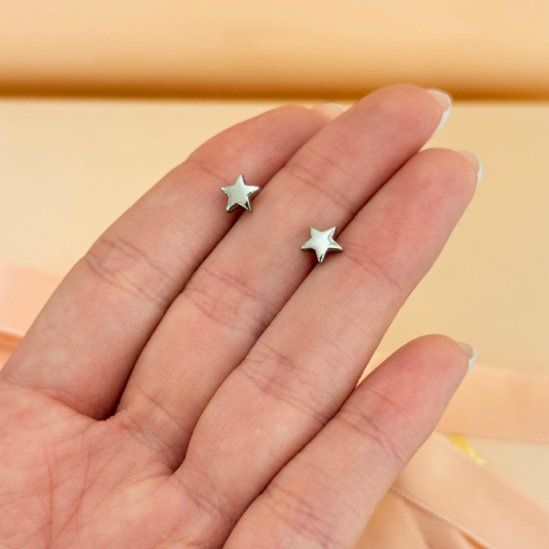 Dainty silver stars earrings