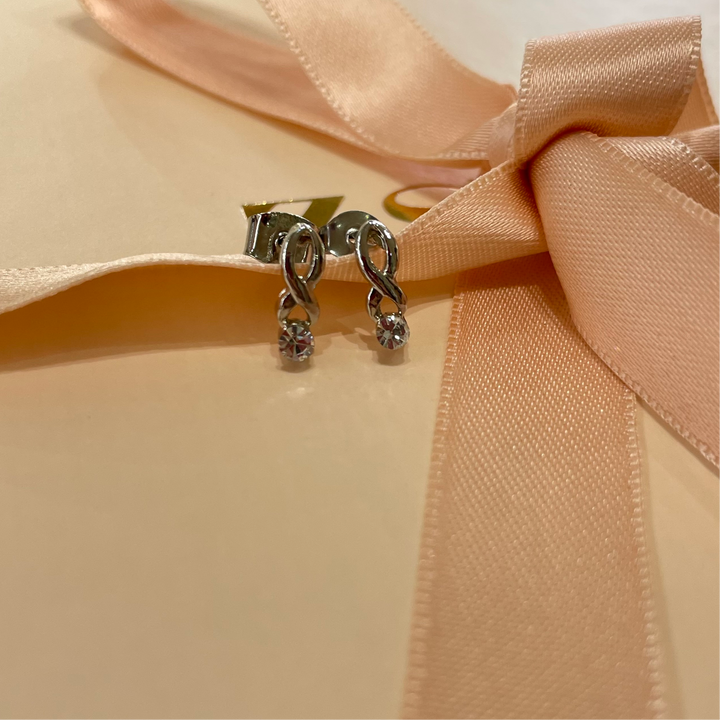 Studs earrings