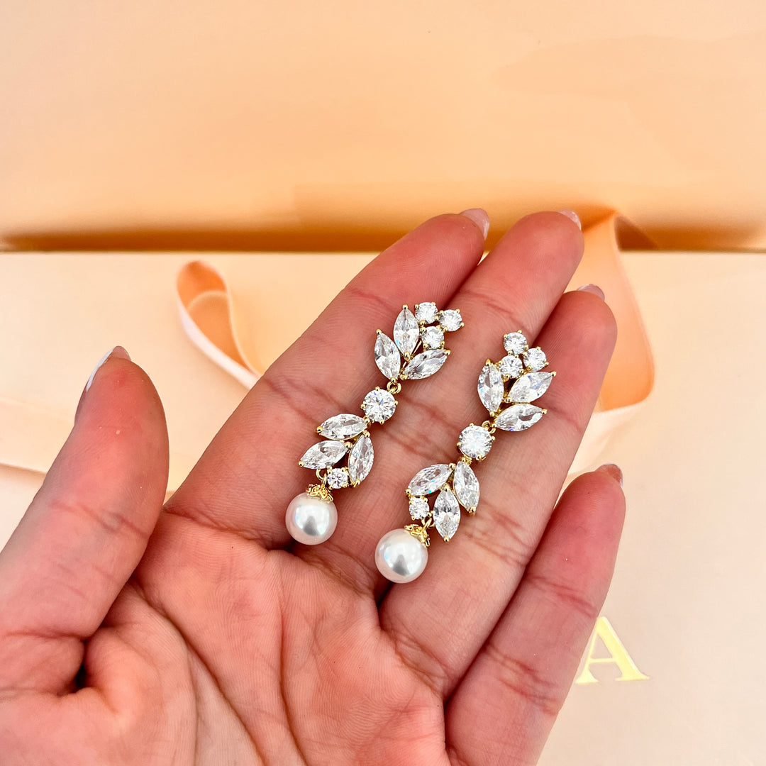 Marquise zircone and white pearls gold plated earrings