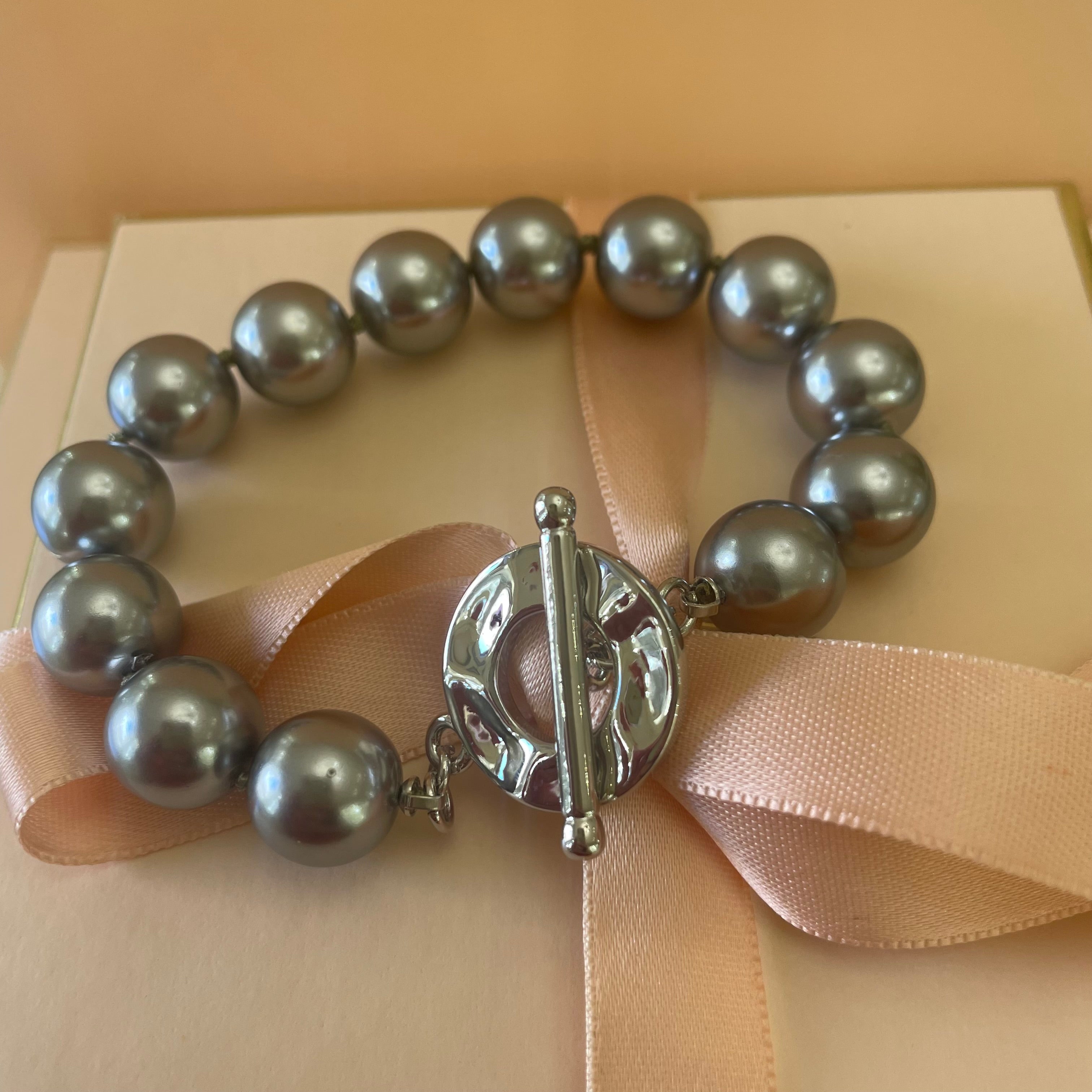 Grey pearls set