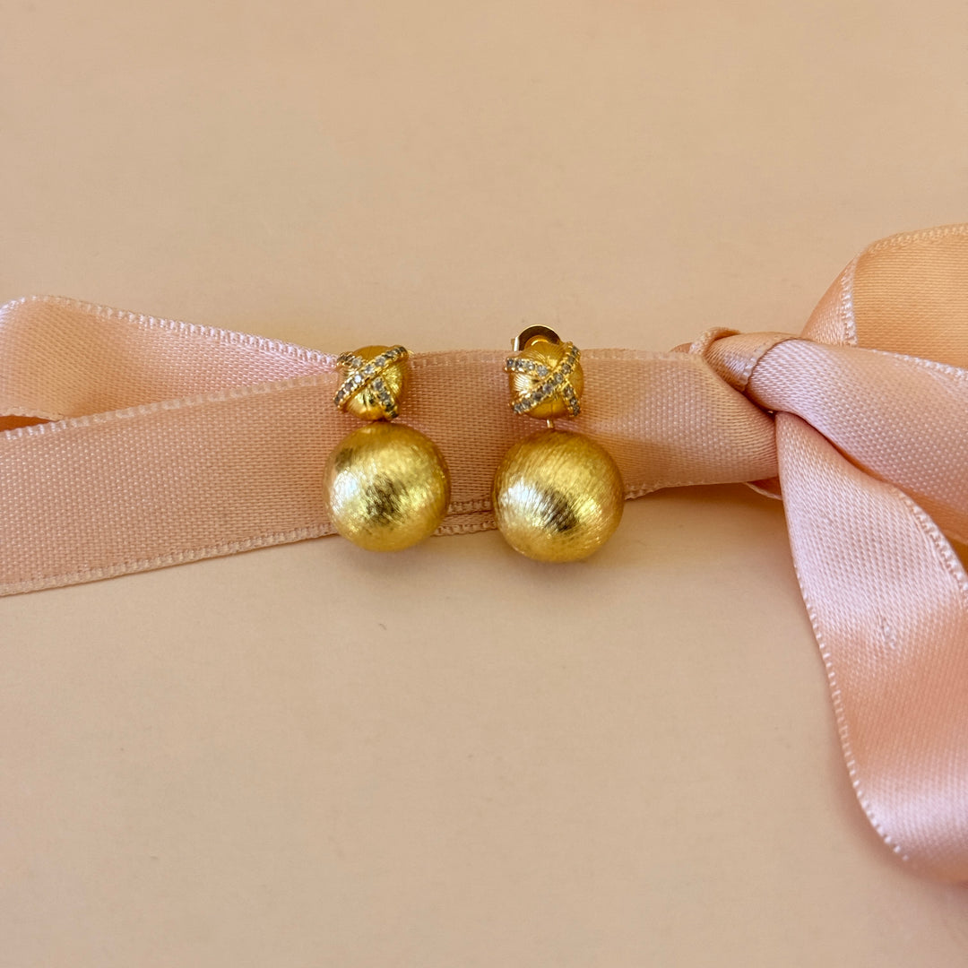 Textured zircone gold plated earrings and ring