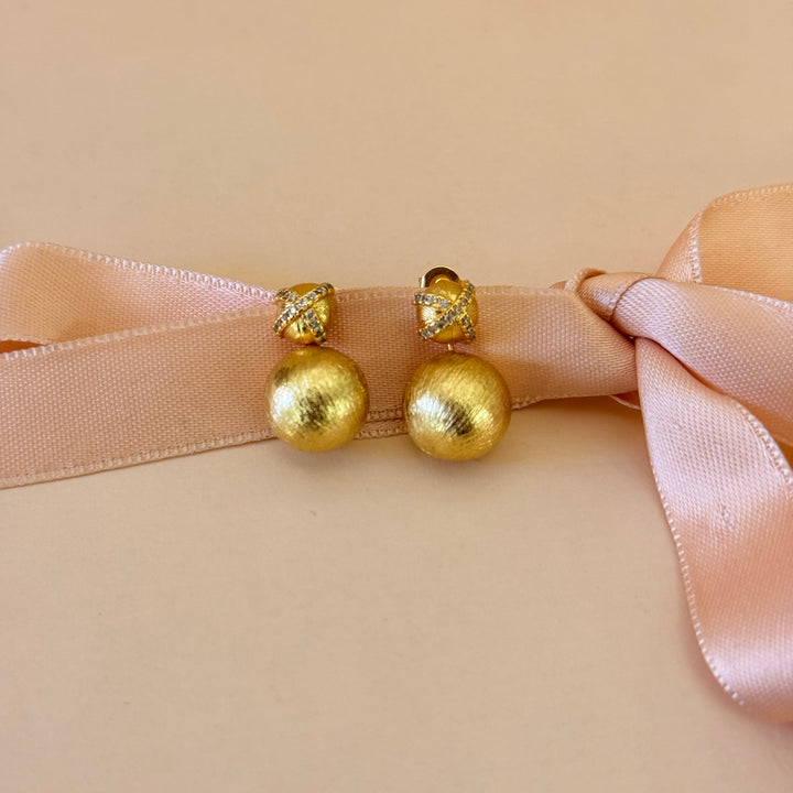 Textured zircone gold plated earrings and ring