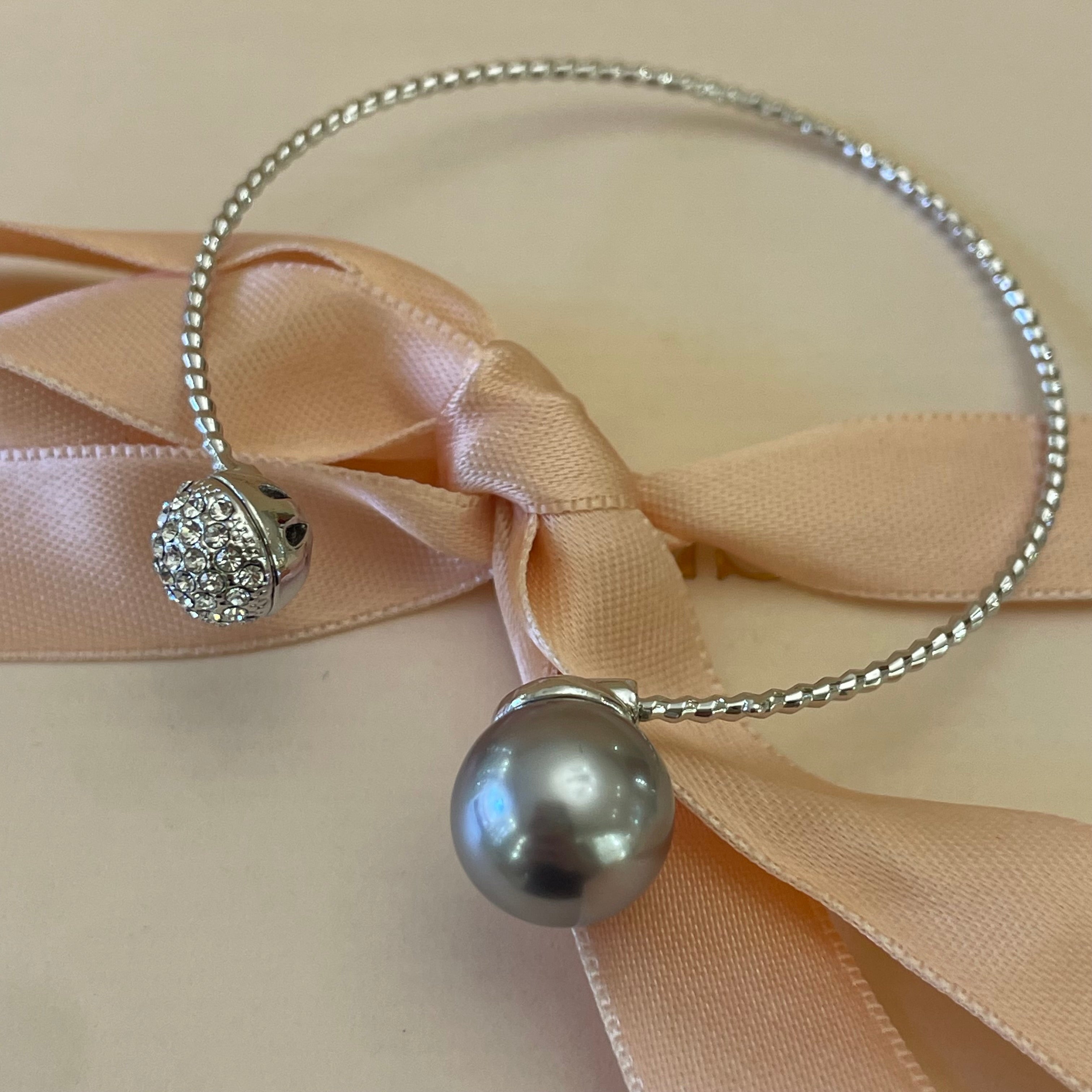 Grey pearls set