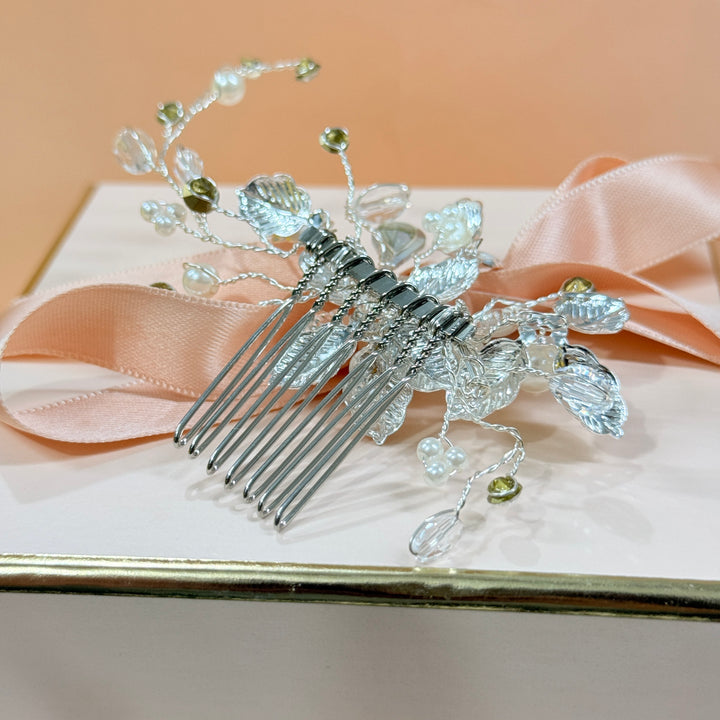 Rhinestone, flower & pearls silver comb