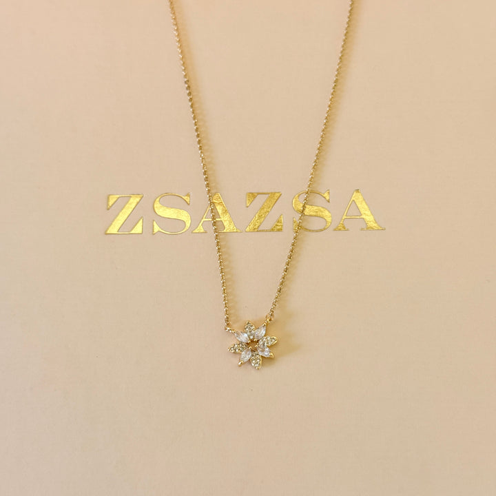 Zircone dainty flower gold plated pendant