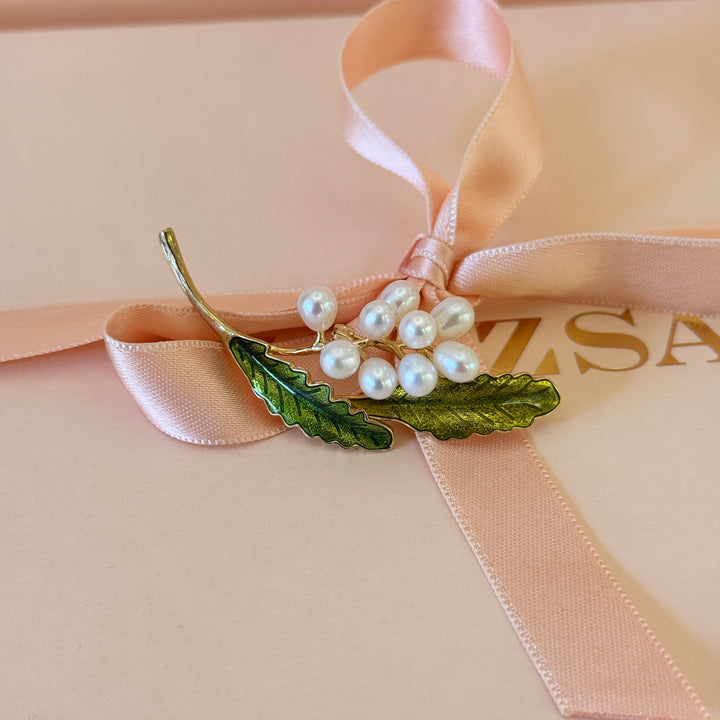 Pearls and green leaves gold plated brooch