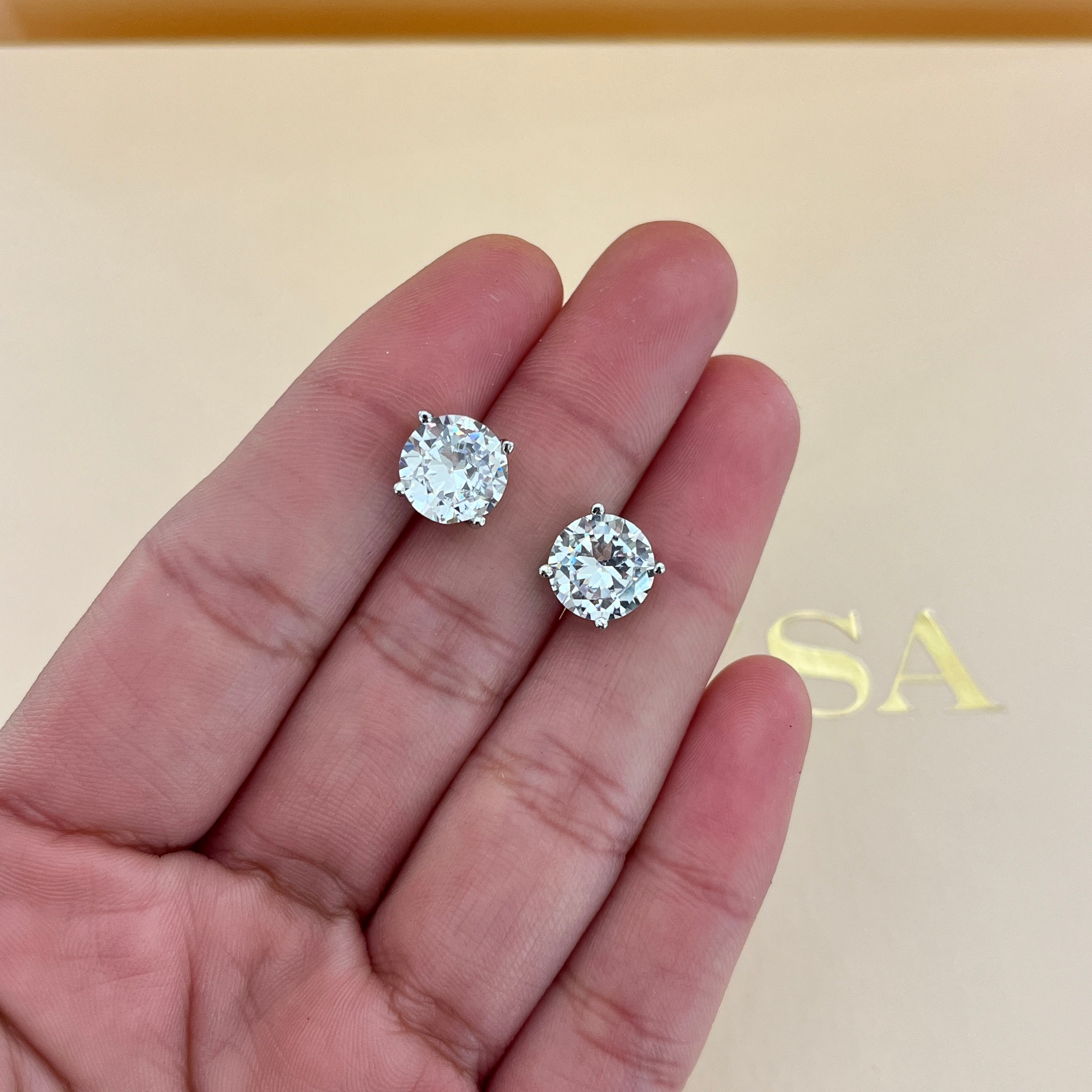 Silver solitaire zircone set