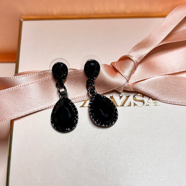 Double teardrop black earrings