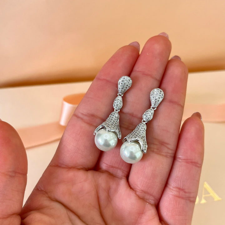 Zircone and white pearls white gold plated bell set
