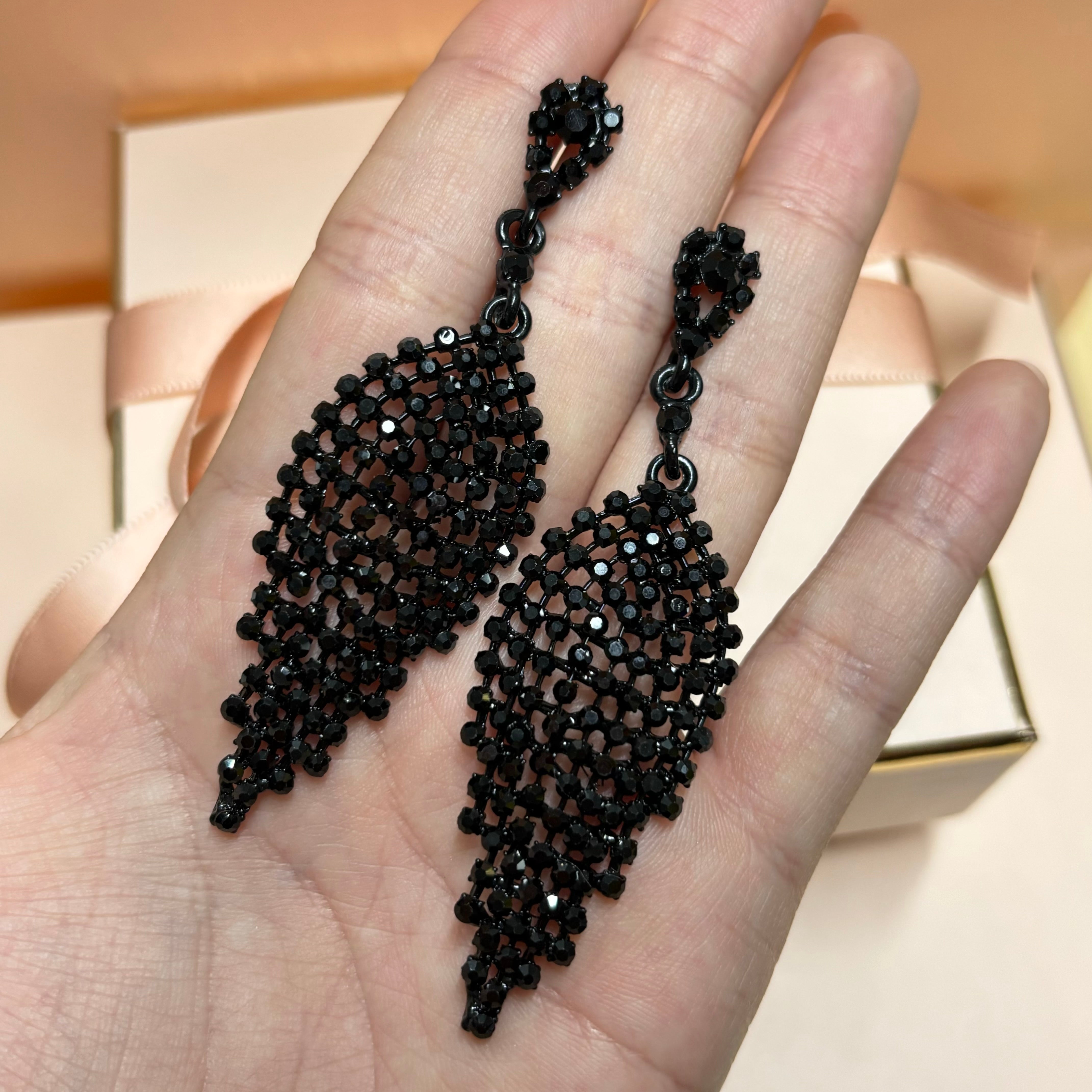 Elegant black earrings