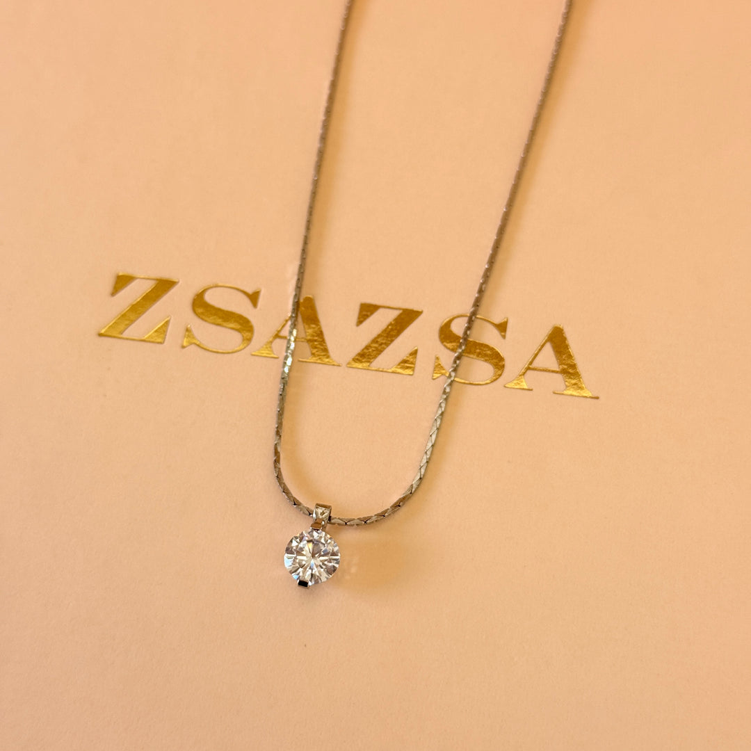 Medium solitaire zircone silver pendant