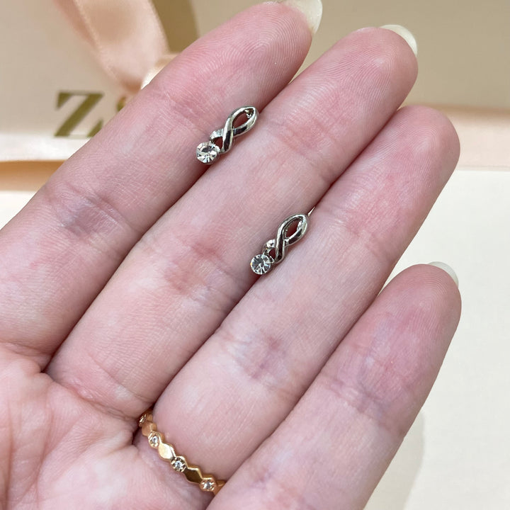 Studs earrings
