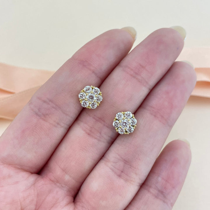 Studs earrings