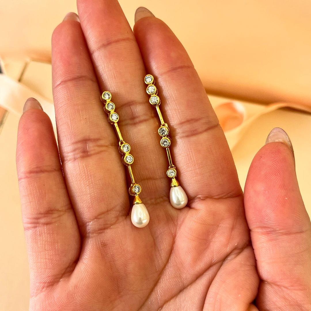 Zircone and white pearls gold plated earrings