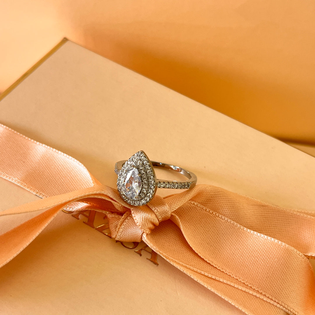 Zircone teardrop sterling silver ring