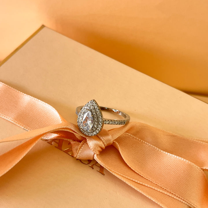 Zircone teardrop sterling silver ring