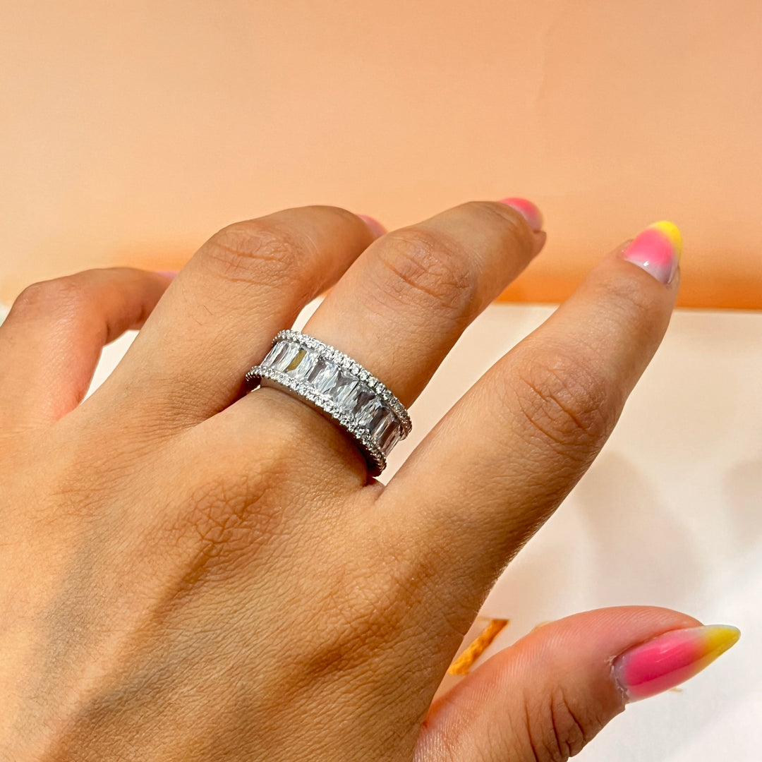 Zircone baguette white gold plated band ring