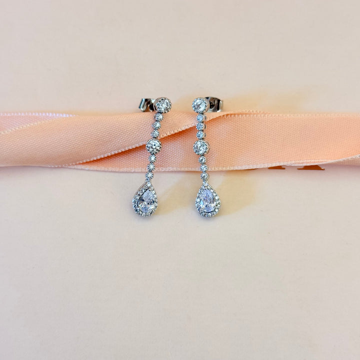 Dainty teardrop zircone silver earrings and bracelet