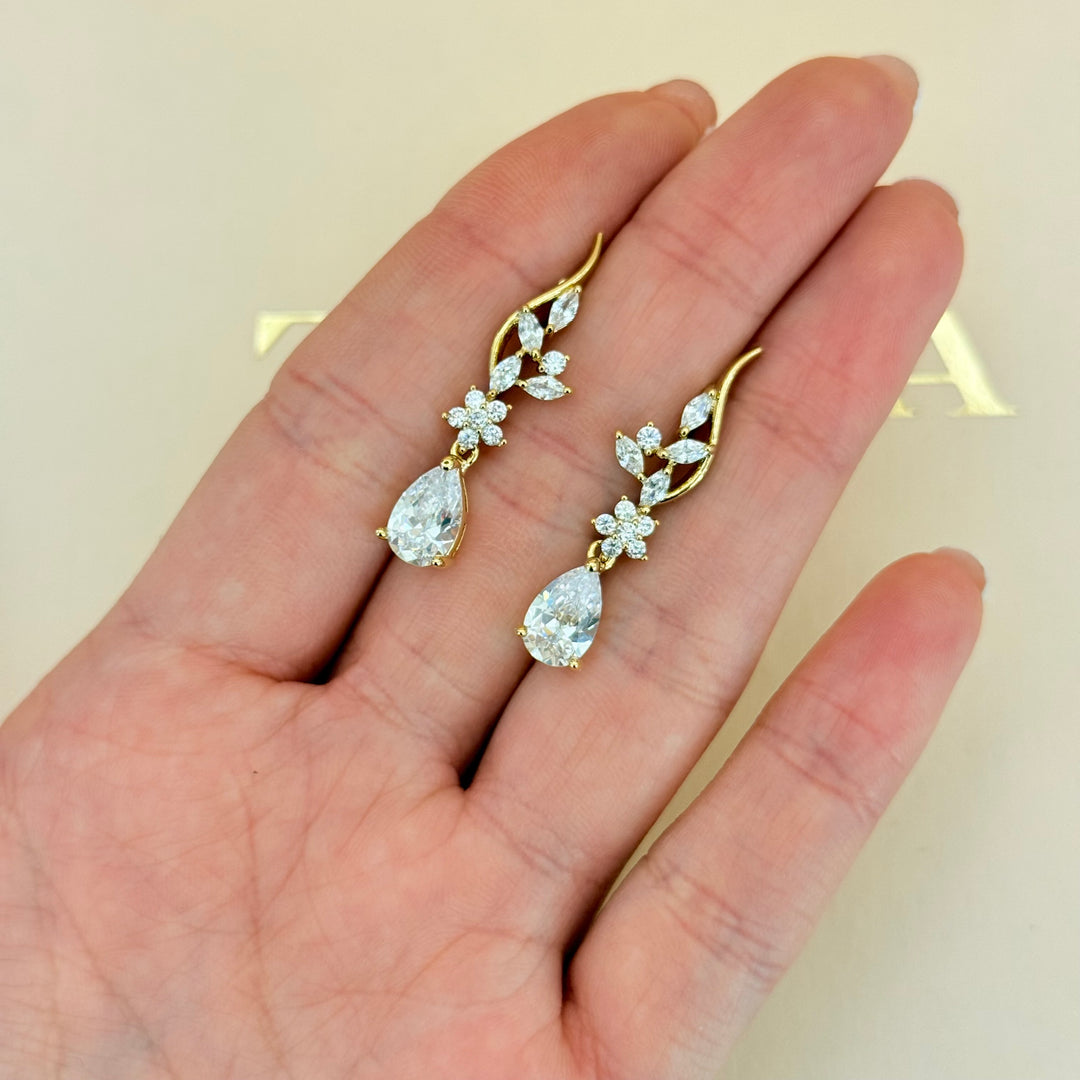 Teardrop and flower zircone gold plated set