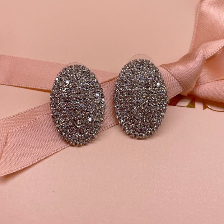 Studs earrings