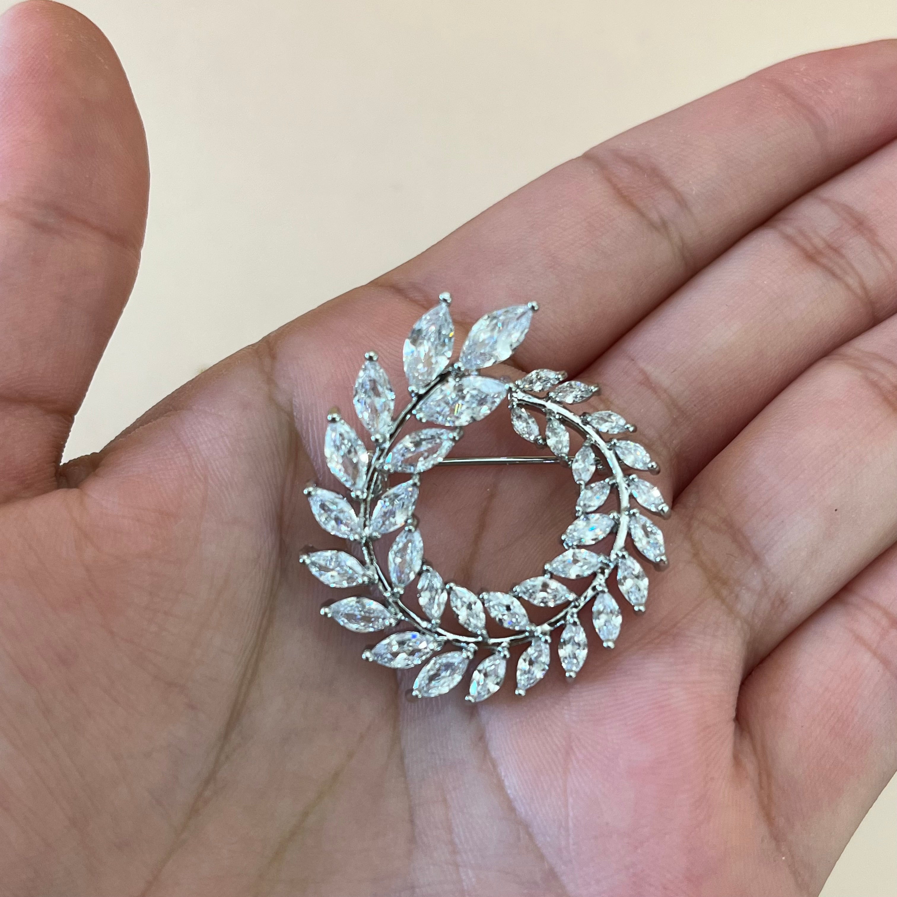 Marquise round brooch