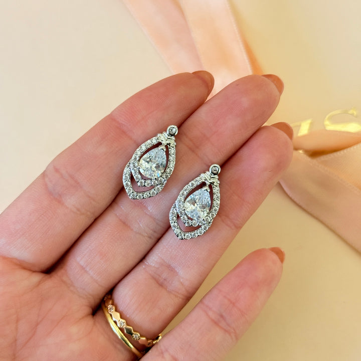 Teardrop zircone silver stud earrings