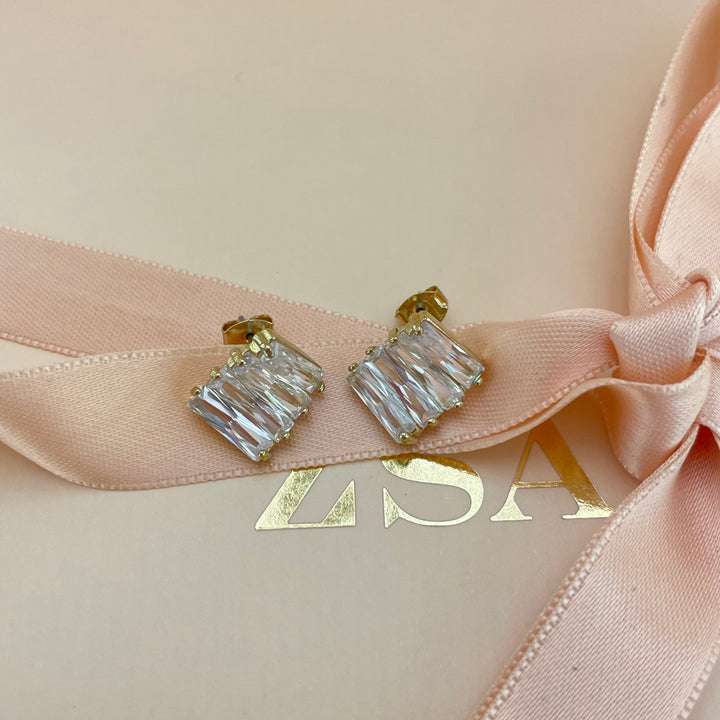 Studs earrings