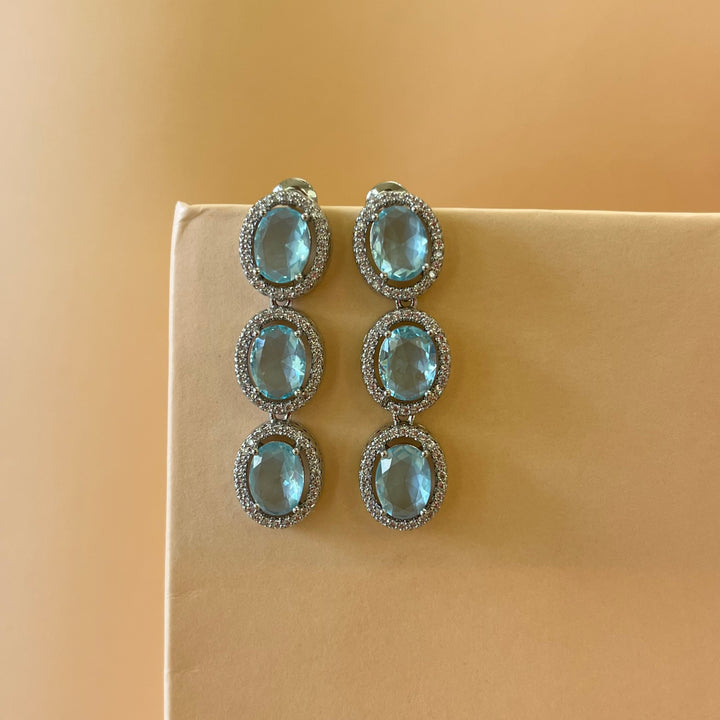 Turquoise oval zircone set