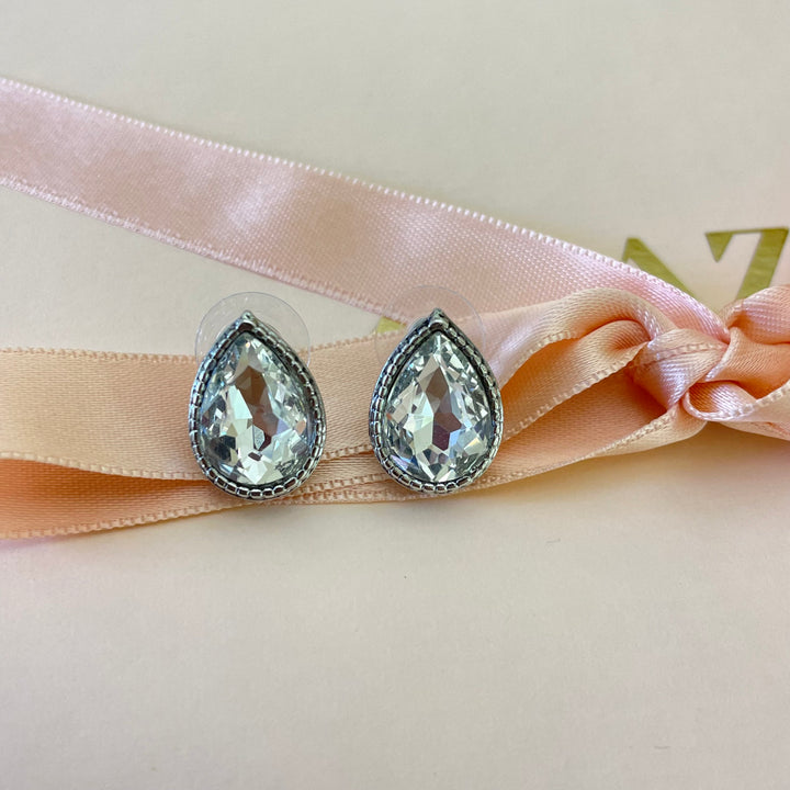 Studs earrings