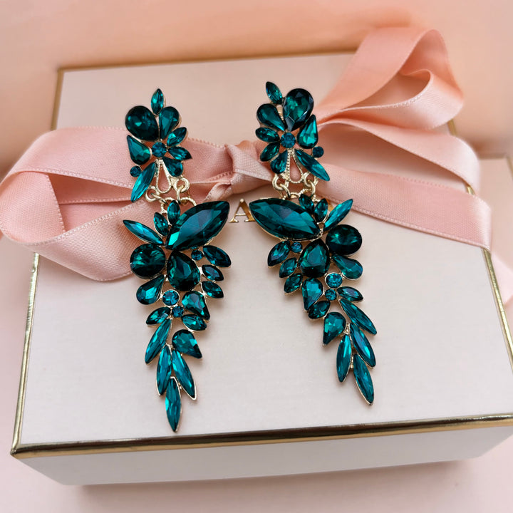 Elegant green marquise earrings