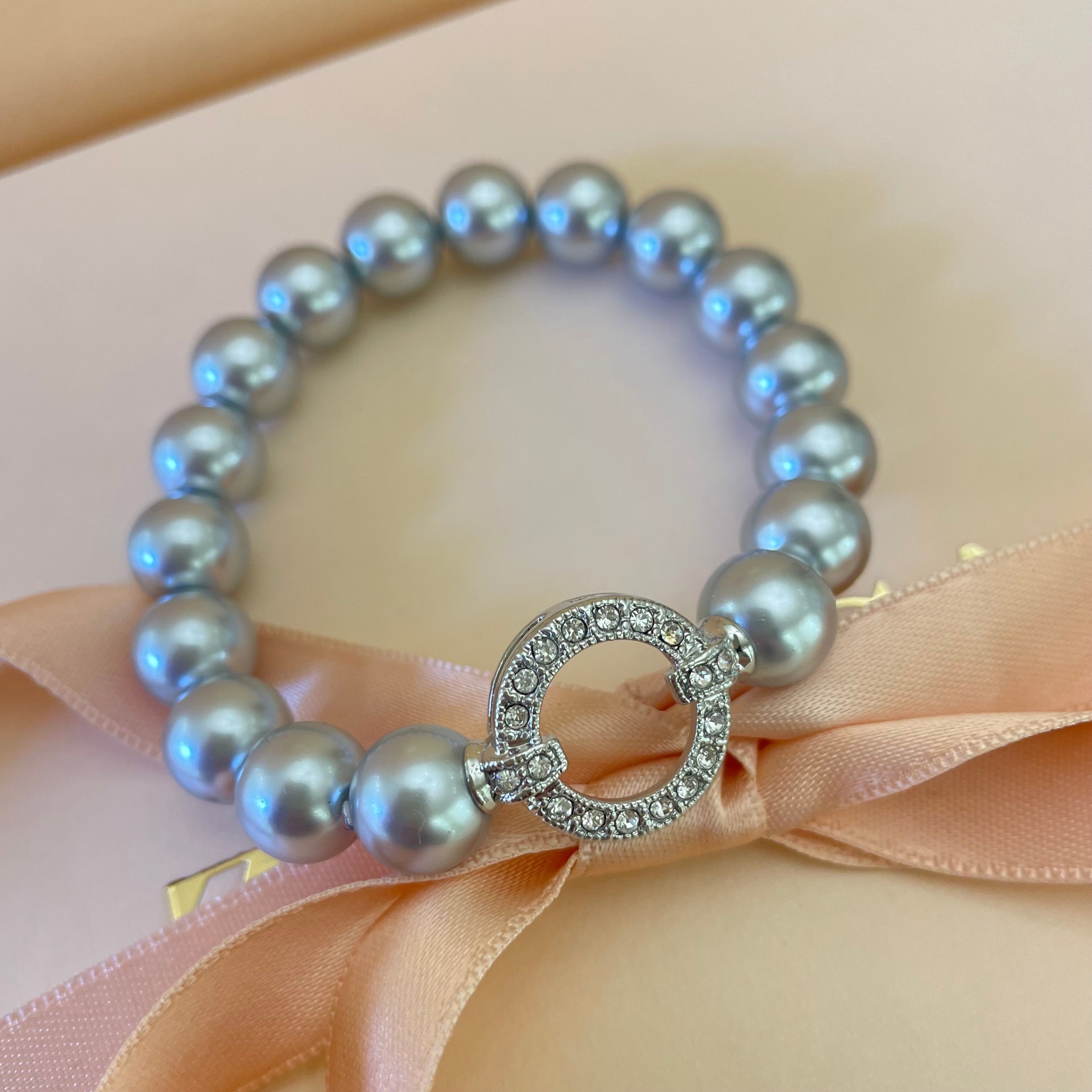 Grey pearls set