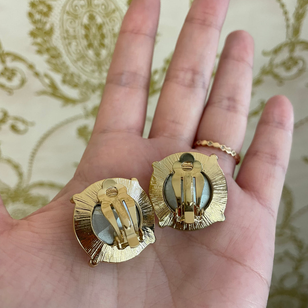 Big stone gold clips earrings