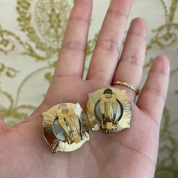 Big stone gold clips earrings