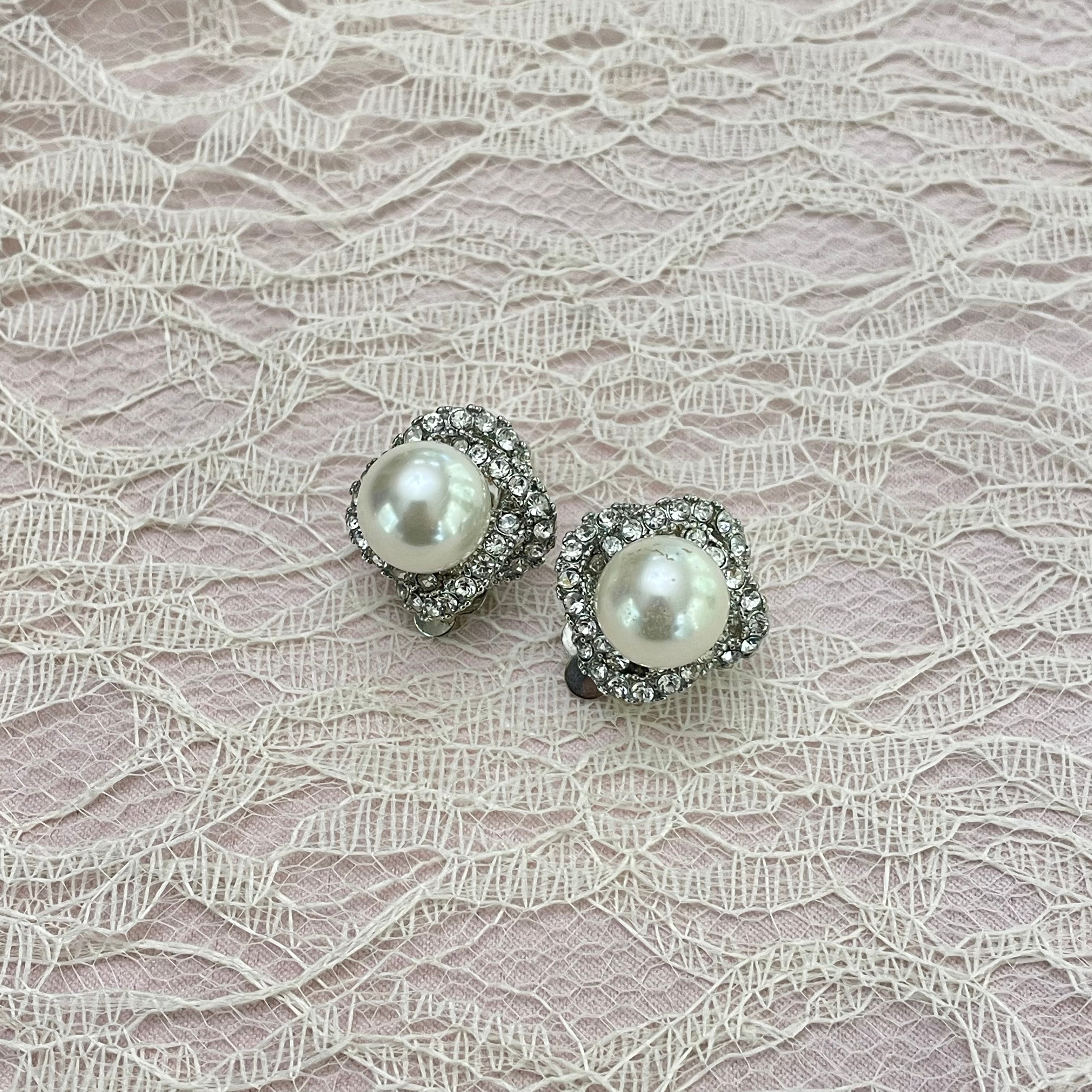 Twisted pearls silver clips earrings