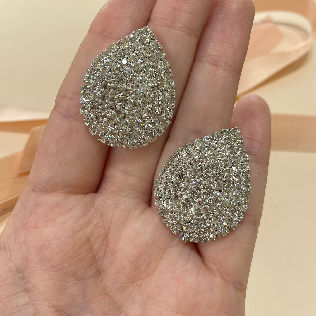 Studs earrings