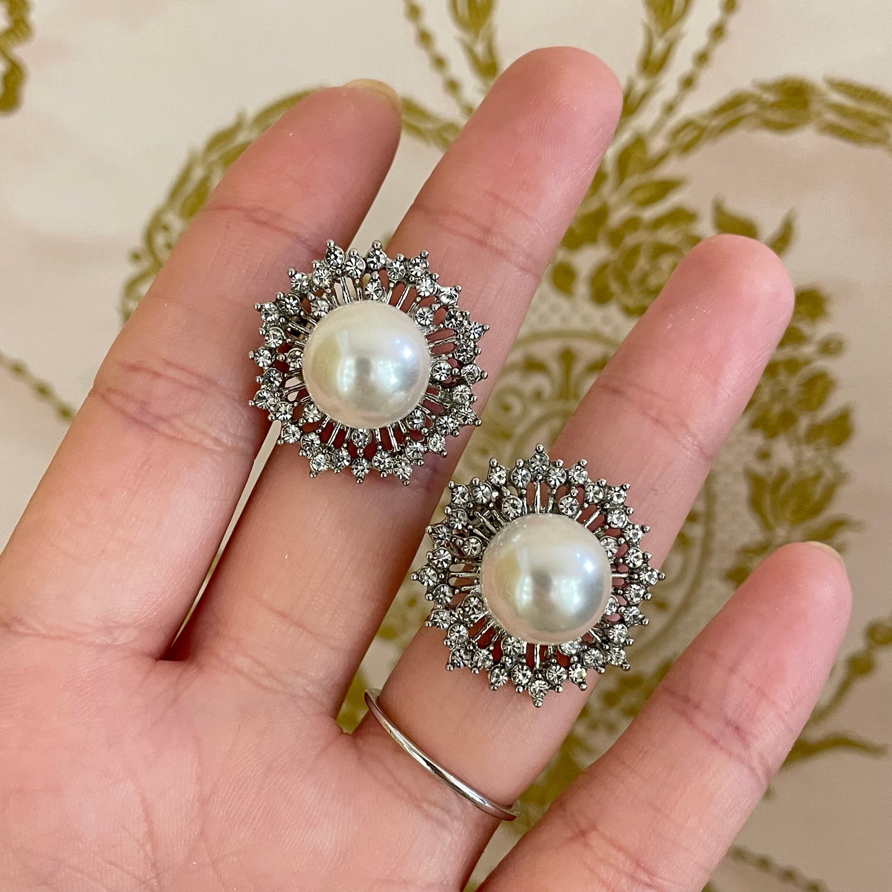 Elegant pearls silver clips earrings