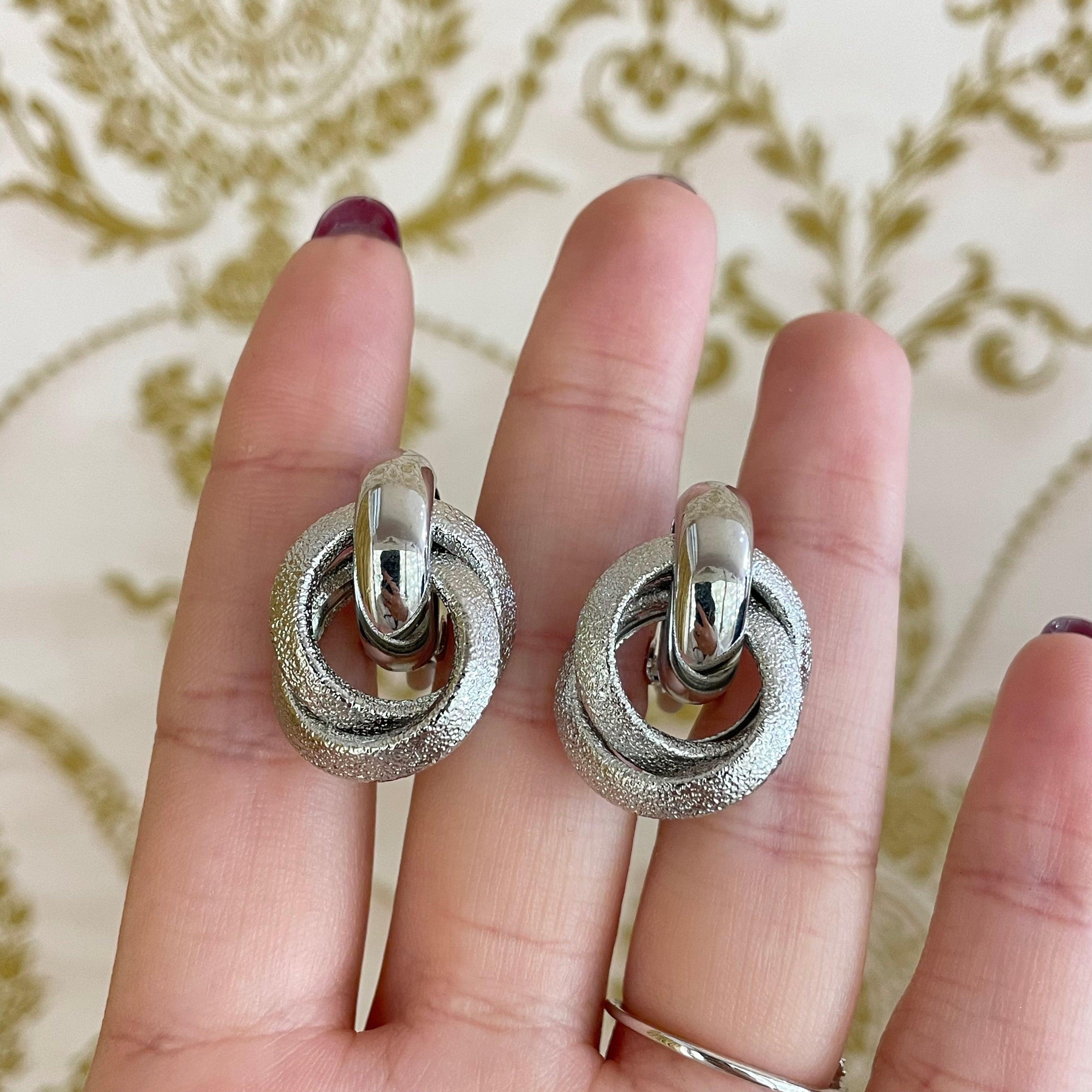 Elegant silver clips earrings