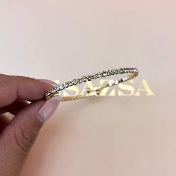 Dainty gold bangle