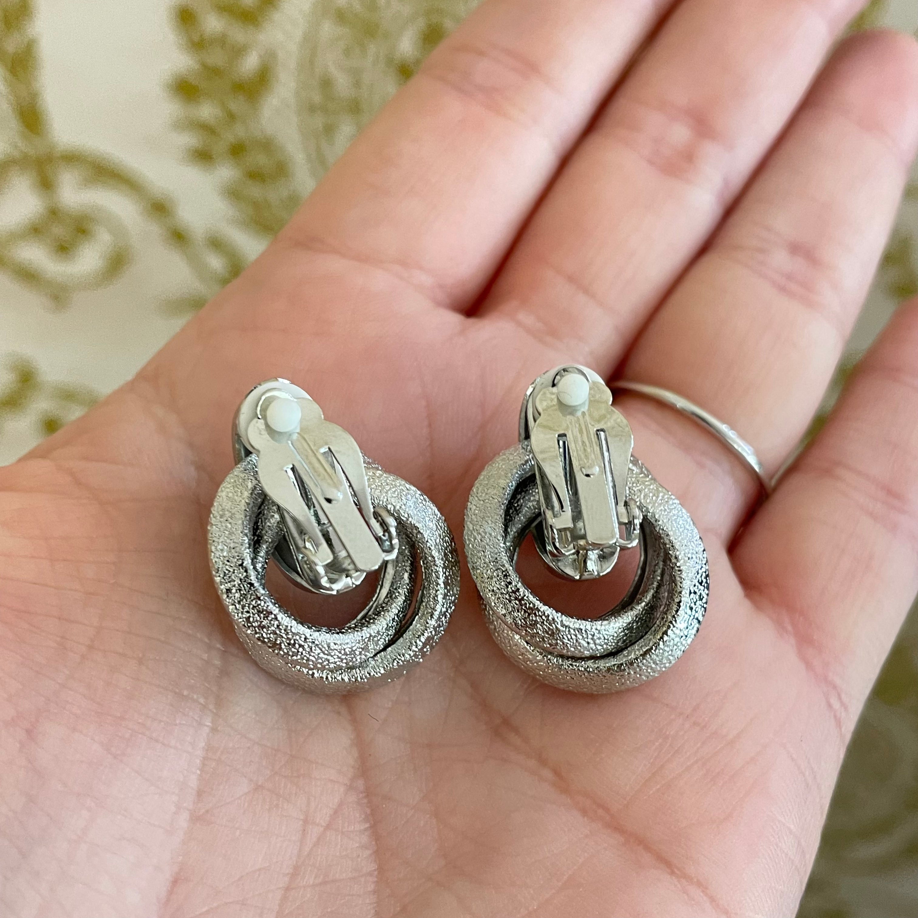 Elegant silver clips earrings