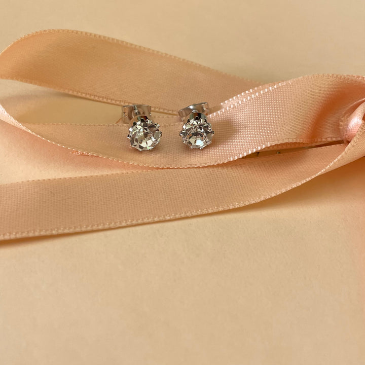 Solitaire earrings