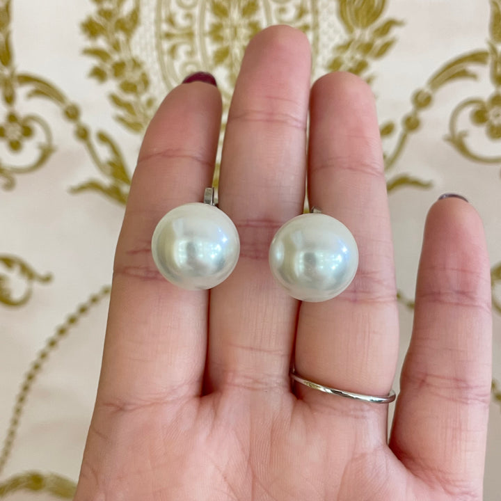 Basic ball white pearl clips earrings