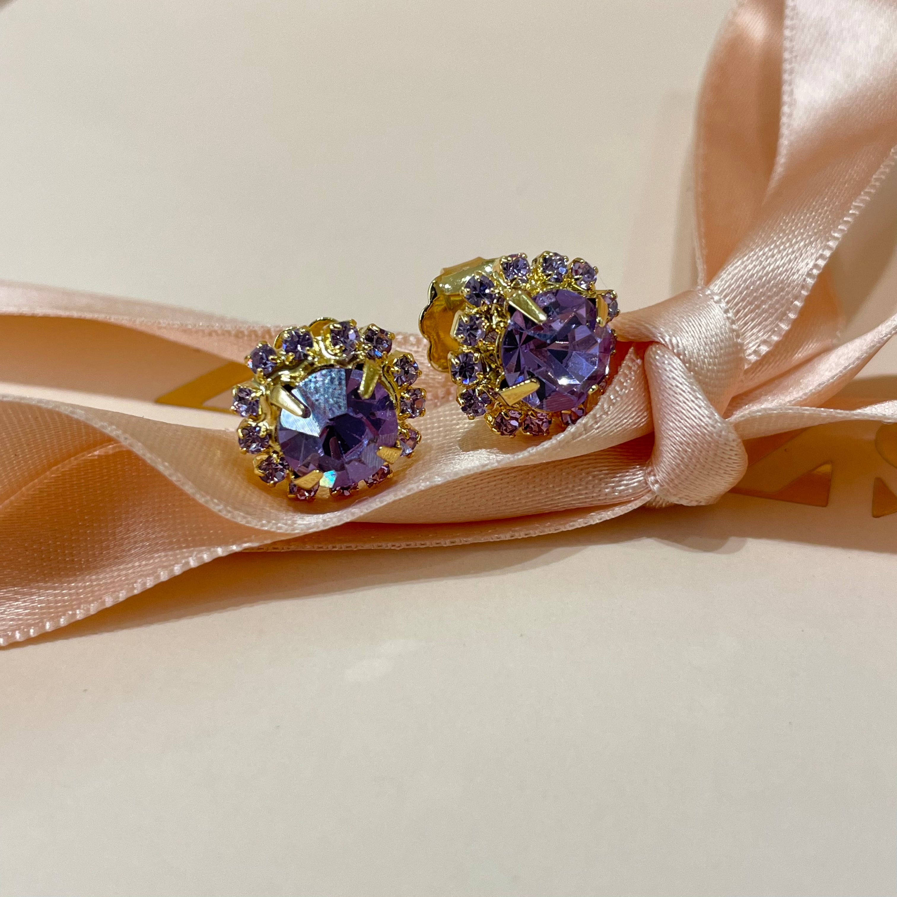 Lilac studs earrings