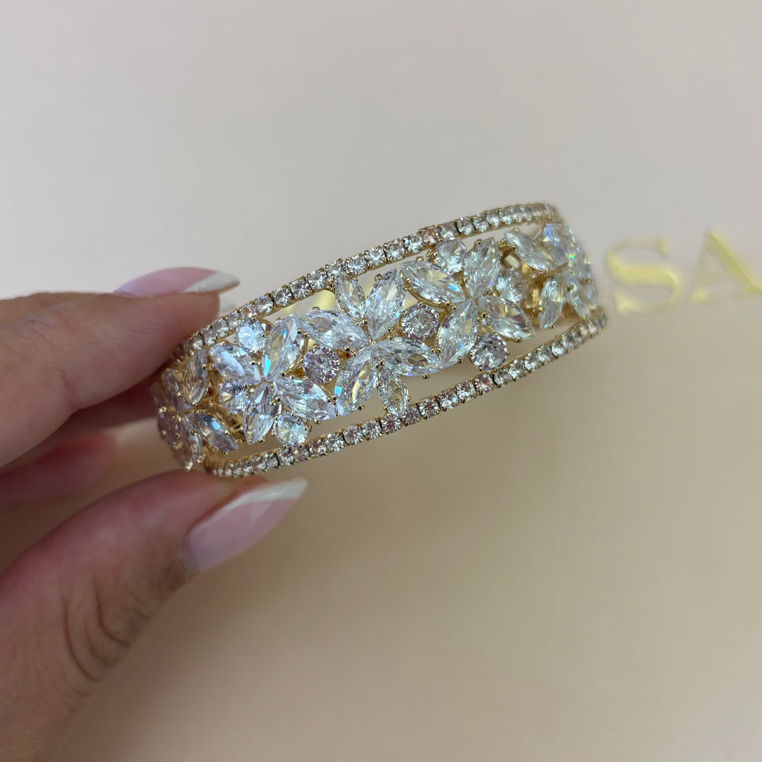 Elegant flower bangle