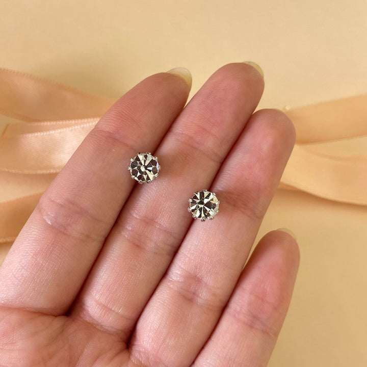 Solitaire earrings